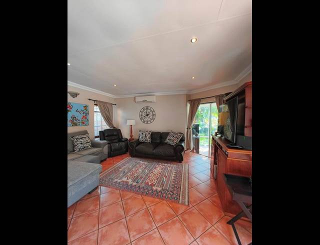 4 BEDROOM HOUSE FOR SALE IN NEWLANDS